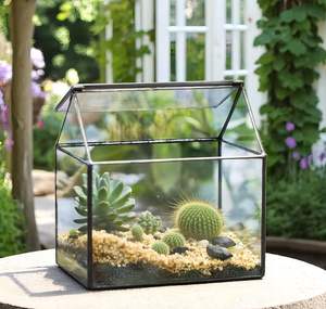 Terrario de metal con acabado negro, estructura de metal resistente con lados de vidrio transparente, adecuado para jardín doméstico o exhibición de patio - Product Image 1