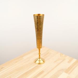 Vase de style royal finition or avec motif gravé, parfait pour la décoration intérieure de luxe, salon et mise en scène de table, en provenance d'Inde - Product Image 6