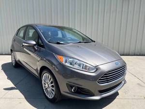 Voiture d'occasion Ford Fiesta Titanium 2014 à bas prix à vendre - Product Image 1