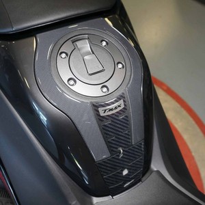 Adesivo Protettivo 3D in Resina per Tunnel Moto Compatibile con Yamaha Tmax 2022-5 Accessori Moto - Product Image 1