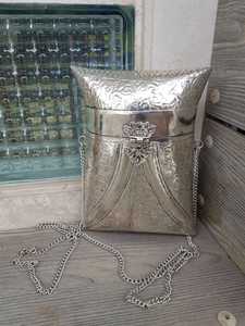 Bolso de Mano de Novia de Latón con Acabado Antiguo Plateado de Diseño Artesanal para Eventos Especiales y Ocasiones Elegantes - Product Image 2