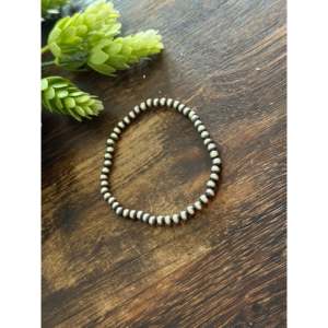 Pulsera Elástica de Perlas Navajo de 4mm Hechas a Máquina con Pendientes de Plata Esterlina - Categoría de Producto - Product Image 3