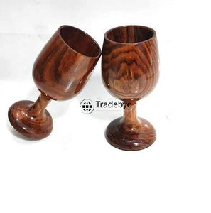 Verre en bois de luxe pour les cadeaux Gobelets naturels fabriqués à la main pour les paniers de mariage et les boîtes de célébration festives par Tradebyd - Product Image 1