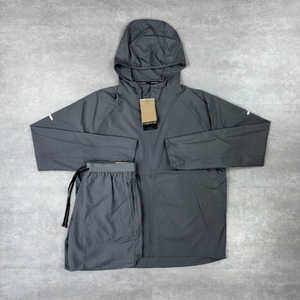 ชุดเซ็ตแทรคสูทผู้ชายแบบมีฮู้ดสำหรับฤดูใบไม้ร่วง พิมพ์ลายสกรีนตามสั่ง ขายส่ง OEM ผลิตจากไนลอน 100% แห้งเร็ว - Product Image 1