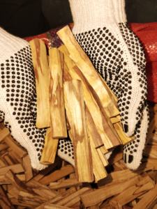 Vente en gros en vrac Bâtonnets de palo santo péruviens 100% naturels, bavures de nettoyage du bois aromatiques Nag Champa d'origine éthique et durable - Product Image 3