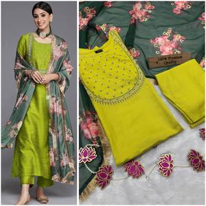 Hermosa seda viscos pesada con hermoso vestido bordado 3 piezas - Product Image 4