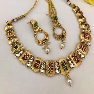 Conjunto de collar clásico de alta calidad con pendientes Chapado en oro original tradicional para bodas Fiestas Compromisos Hecho de latón - Product Image 1