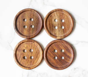 Ensemble de deux petits bols de service en bois peints à la main par un artisan, avec une finition unique à effet craquelé, récipient décoratif pour noix, bonbons, trempette - Product Image 4