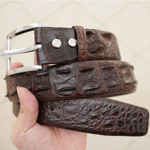 Cinturón de Cuero con Grabado de Cocodrilo Atemporal, Cómodo de Usar con un Elegante Diseño de Hebilla, Cinturón de Cuero con Grabado de Cocodrilo - Product Image 1