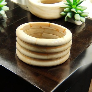 Brazalete de Hueso de Búfalo Natural, Joyería Artesanal de Hueso de Búfalo - Product Image 1