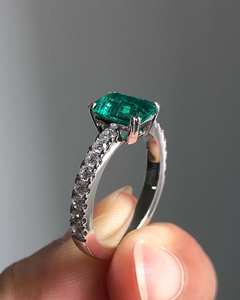 Anillo de Compromiso de Oro Sólido de 14K con Circonita Cúbica de Corte Esmeralda y Adorno Lateral de Esmeralda, Joyería de Moda, Regalo de Aniversario de Bodas para Esposa - Product Image 2