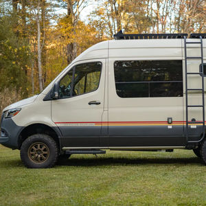 Sprinter 2500 Storyteller Overland Mode 4x4 2023 ~7 700 milles, conversion en camping-car, moteur turbodiesel, 4 roues motrices - Product Image 1