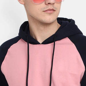 Sudadera con Capucha Raglán Rosa y Negra para Hombre |   Sudadera de Forro Polar de Dos Tonos de Primera Calidad para Ropa Urbana |   Sudadera con Capucha de Estilo Atlético Urbano Moderno - Product Image 2