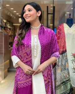 Nouveau Designer Pur Coton Alia coupé avec broderie Sikvans travail Kurti avec bas avec fantaisie Duppata Prêt à l'emploi Kurtis Set - Product Image 6