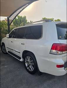 Lexus LX 570 Usado del 2015, SUV de Lujo, 5.7L V8, 4x4, Automático, 7 Plazas |   Listo para Exportar - Product Image 4
