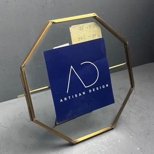 Cadre photo octogonal pour table avec finition en laiton - Product Image 1