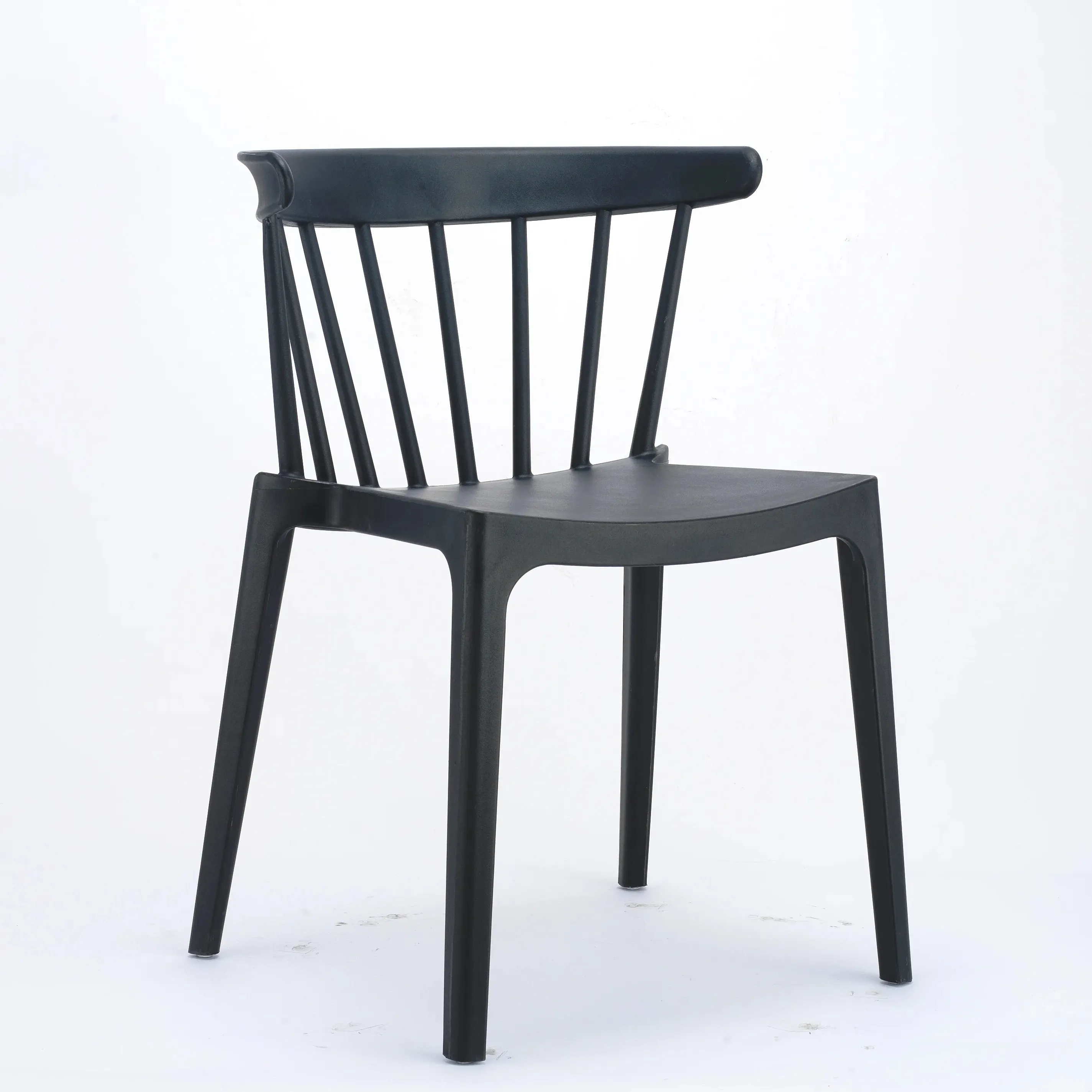 Stilvolle Kunststoffstühle in französischen Cafés Kunststoffstuhl ideal für den Sitzbereich