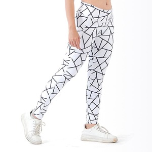2025 nouveau Style Leggings à la mode pour femmes dernière conception bas prix respirant femmes Leggings fabriqués au Pakistan - Product Image 1