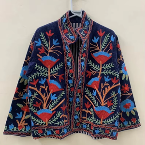 Veste courte en velours Suzani à broderie florale Veste courte en velours avec broderie florale Bomber Suzani Veste pour femme - Product Image 1