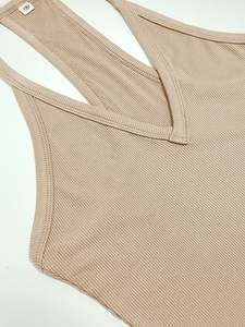 Camisetas sin mangas de entrenamiento transpirables para mujer, cuello en V, espalda cruzada, corte ajustado, camisola de espagueti acanalada, tela de punto de estilo informal básico - Product Image 3