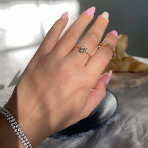Anillo Solitario Ovalado Chapado en Oro de 18K Hallmark, Resistente al Deslustre, con Cadena Blanca para Compromiso, Talla Única - Product Image 2