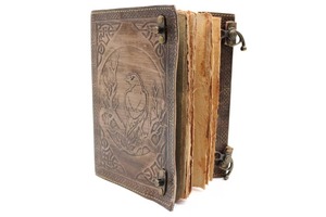 Journal en cuir gaufré fait à la main Old Raven pour TTRPG DnD Tabletop Roleplaying Artbook Aquarelle Grimoire Spiral Bound Logbook - Product Image 5