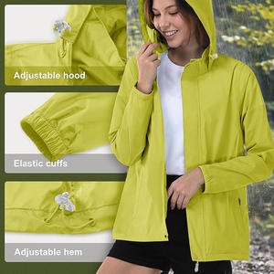 Vestes coupe-vent compressibles élégantes pour femmes avec logos personnalisés, étiquettes personnalisées, tissu imperméable et design durable - Product Image 4