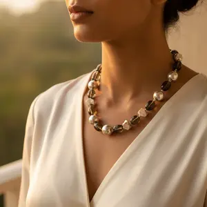 Collar de Cristal de Cuarzo Ahumado para Mujer con Perlas y Detalles en Plata - Product Image 2