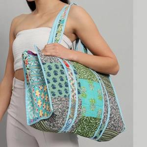 กระเป๋าถือขนาดใหญ่วินเทจทำด้วยมือผ้าฝ้ายอินเดียแบบเย็บปะต่อผ้าซักได้พิมพ์ลายดีไซน์สำหรับผู้หญิงใช้ในชีวิตประจำวัน - Product Image 2