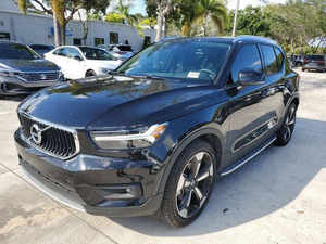 2022 XC40 AWD T5 Momentum SUV 4 portes d'occasion Sièges en cuir Volant à gauche Caméra de recul Phares LED Toit ouvrant Écran tactile automatique 8 pouces - Product Image 2