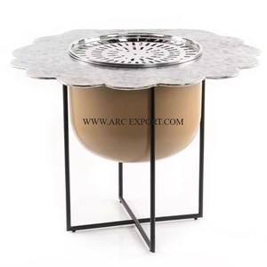 ที่อุ่นหม้อชาและกาแฟโลหะรูปทรงกลมมีขาตั้งสีดำ - Product Image 3