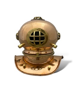 Casque de plongée vintage en laiton et cuivre de style antique, sculpture métallique artisanale décorative nautique et maritime, objet de collection - Product Image 1