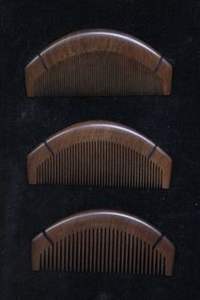 ABAJO MEJOR viaje portátil estilo chino hecho a mano sándalo pintado tallado peine de madera - Product Image 2