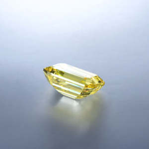 Diamantes amarillos de corte esmeralda cultivados en laboratorio de 4,0 CT, sueltos certificados por IGI con certificado - Product Image 3