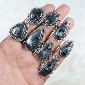 Bague plaquée argent pour femmes de créateur pierre précieuse de larvikite noire bijoux en laiton à la mode en gros diamant filles conception de breloques - Product Image 1