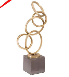 Base Redonda Moderna con Acabado Dorado y Base de Madera para Decoración de Mesa - Product Image 1