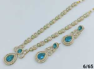 Colgante de diseño elegante indio tradicional y de moda piedra chapado en oro collar largo conjunto con pendiente a juego conjunto de joyería - Product Image 2