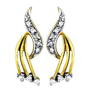 Boucles d'oreilles élégantes en plaqué or avec diamants, cadeau idéal pour une collection de bijoux raffinée - Product Image 1
