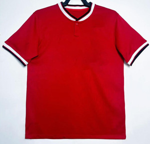 Maillots de football rétro de haute qualité à col en V personnalisables Streetwear Polos de sport anciens avec technique de découpe automatisée - Product Image 2