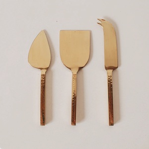 Juego de tablero de cuchillo de queso dorado de latón tablero de queso redondo grande pieza de diseño de mango de vida de cobre con uso de cuchillo de masa - Product Image 5