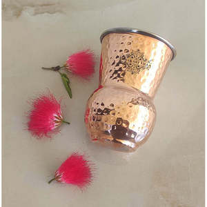 Vaso de Acero y Cobre Martillado IndianArtVilla para Cerveza Pilsner, Cócteles y Manhattan, Ideal para Fiestas - Product Image 4