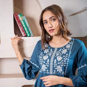 Vente en gros de rayonne à la mode Maruti pour femmes broderie indienne pakistanaise vêtements ethniques design accrocheur 14Kg - Product Image 6