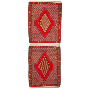 Un kilim persa Sanandaj único de su tipo, de 4'9 x 3'10. - Product Image 1