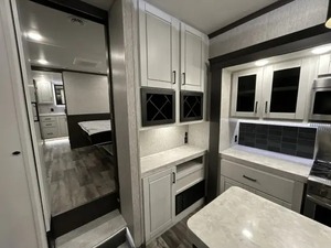 รถพ่วงมือสองสภาพดี ปี 2023 ยี่ห้อ Cross Roads รุ่น RED WOODs RW 4200FL Fifth Wheel - Product Image 6