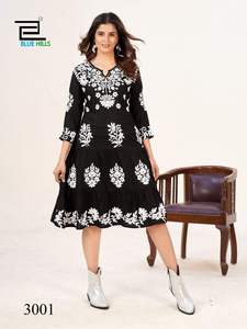 Impresionante Top Largo de Rayón Lakhnavi con un Elegante Patrón Étnico, Perfecto para el Guardarropa de la Mujer - Product Image 4