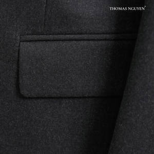 Traje de Hombre de Tres Piezas a Medida en Negro Love Letter, con Chaqueta, Pantalones y Chaleco, Hecho en Vietnam. - Product Image 4