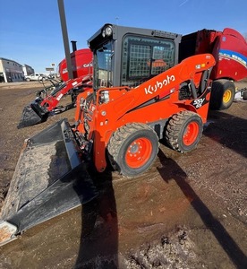 Chargeuse sur pneus compacte Kubota SSV65 avec godet frontal, chargeuse hydraulique diesel pour travaux agricoles et de construction - Product Image 1