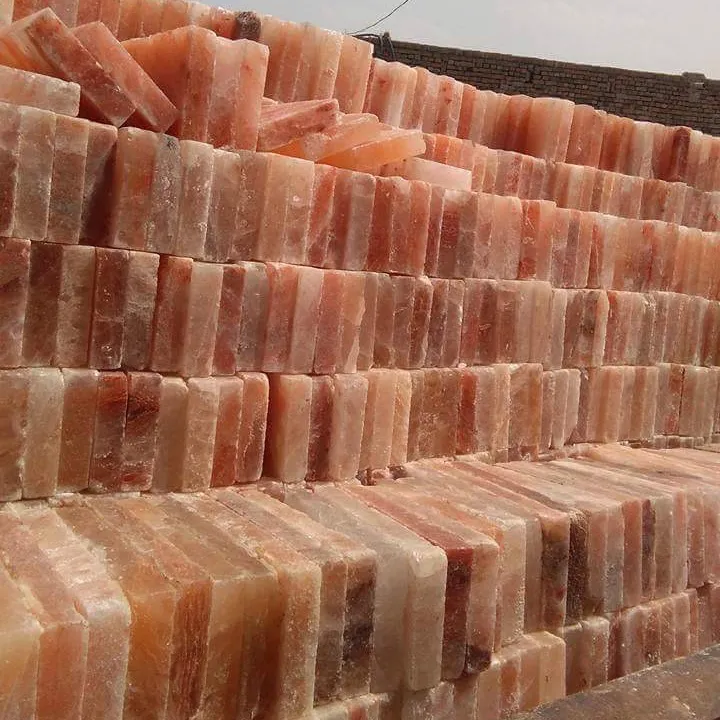 100% mattoni di sale naturale himalayano fatti a mano mattonelle intagliate blocchi di mattoni OEM imballaggio produttore e grossista dal Pakistan