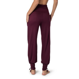 Leggings de sport amples pour femmes, imprimés personnalisés avec strass, en matière respirante, design OEM, coupe extensible, taille haute, idéaux pour l'image de marque de l'équipe - Product Image 3