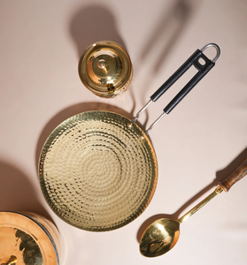 Utensilio de latón y bronce Vintage Handi Kadai Tawa Thali Set Cuchara para servir Ghee pot Masala Dani Spice Box Roti y Dosa Tawa - Product Image 1